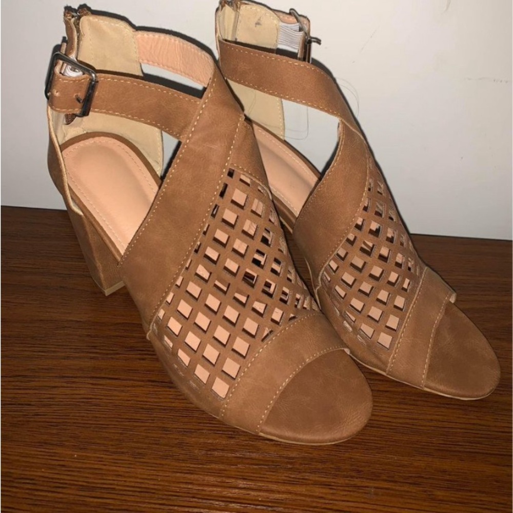 Cute camel colored sandals